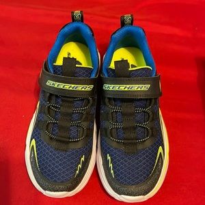 Sketchers Wavetronic